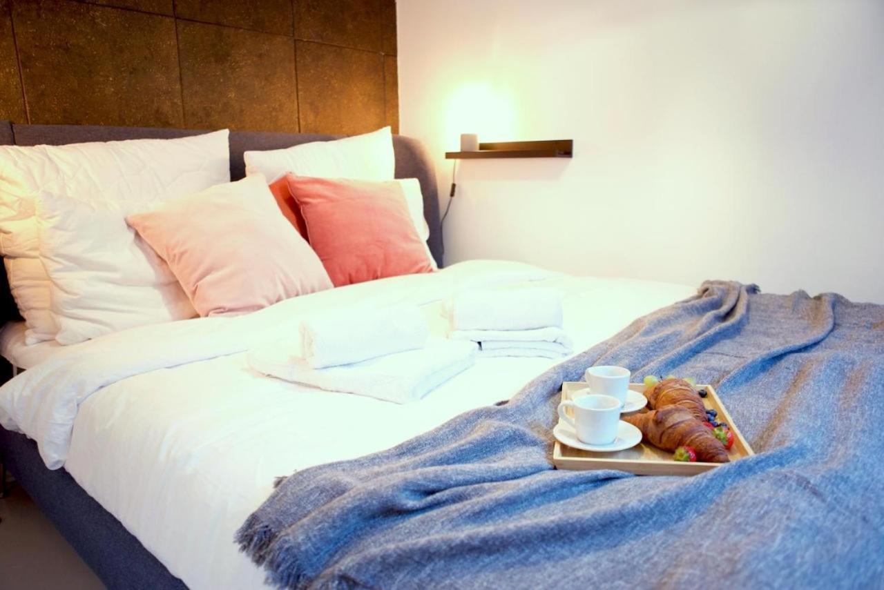 P&O Serviced Apartments Kinowa Варшава Екстер'єр фото